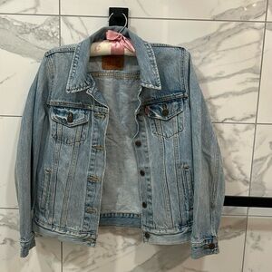 Levi’s jean jacket size M